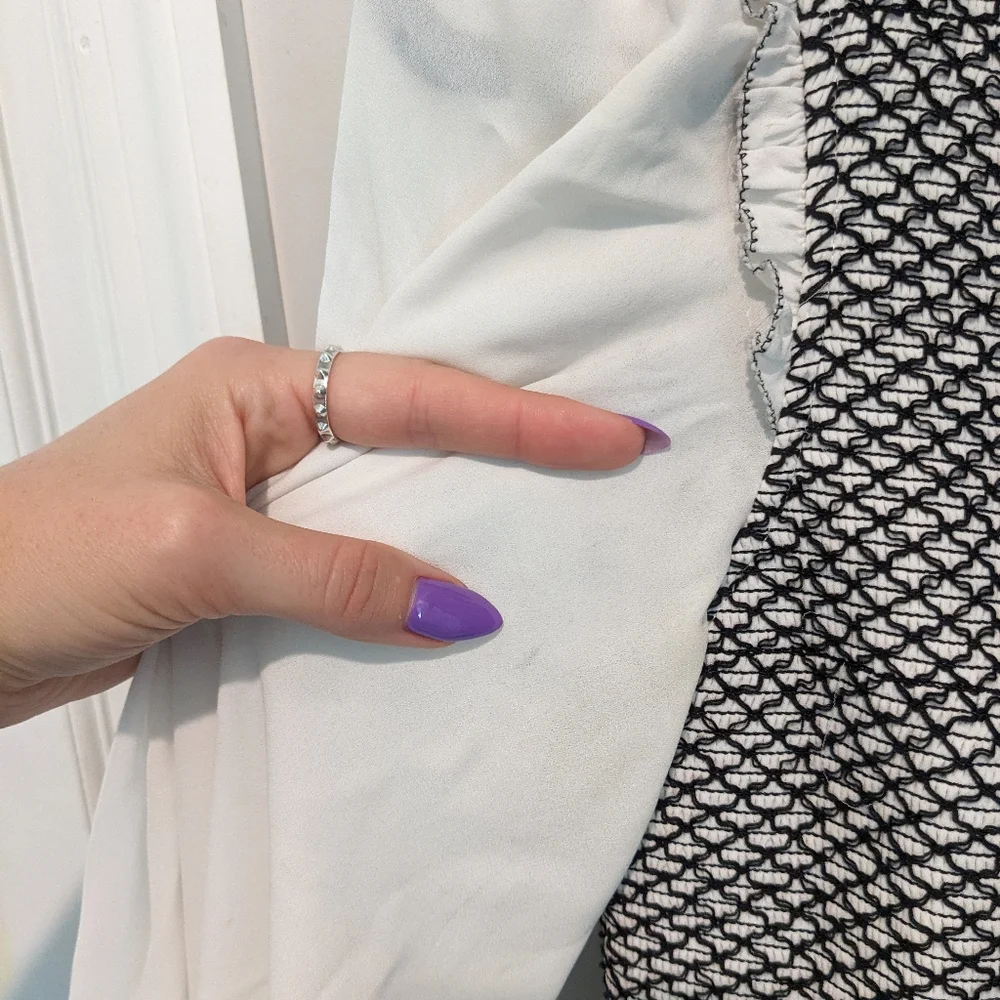 Alice + Olivia Black and White Patterned Top - Picture 8 of 8